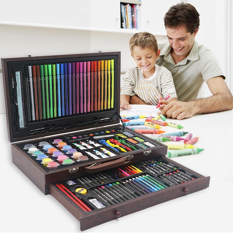 Closed wooden art case with brass handles (38x26cm)